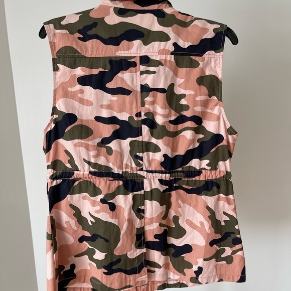 Forme' Mode' Pink Camo Utility Vest NWT in a size medium - Picture 10 of 12